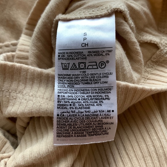 Old Navy Cropped Tee - Picture 4 of 4